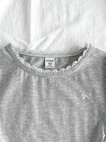 SHEIN Tween Girls' Casual Streetwear Style Fitted Lace Patchwork Round Neck Bow Embroidery Ruffle Short Sleeve Comfortable Stretch Cotton T-Shirt, Floral Gray