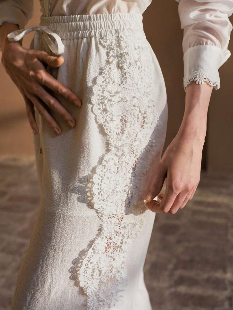 MOTF WHITE CONTRAST LACE ELASTIC WAIST WIDE LEG PANTS