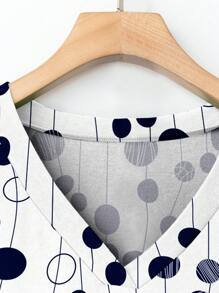 EMERY ROSE Áo thun cổ tròn in họa tiết hình học trừu tượng màu xanh và trắng phong cách nghỉ dưỡng đa năng, thiết kế tối giản phù hợp cho mùa hè, cỡ lớn - Nhiều màu - Xem 5