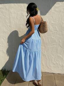Sunnyshic Romantisches Midi-Sommerkleid für den Strandurlaub, mit blau gestreiften Rüschensäumen, taillieren Bund und Spaghettiträger