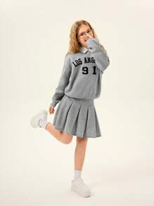 SHEIN Set de 2 piezas de niña preadolescente, camisa estilo universitario americano con estampado de letras en inglés y falda plisada, conjunto de sudadera informal