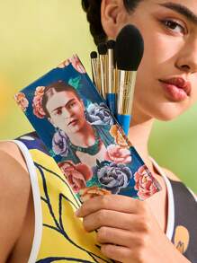 Frida Kahlo X SHEIN 5 件图形雕刻化妆刷套装，包括散粉刷 + 眼影刷 + 大眼影刷 + 细节眼影刷 + 化妆刷收纳袋，刷毛柔软，具有强大的抓粉和放粉能力，适合初学者轻松打造精致妆容，花朵，艺术，优雅 - 藍色 - 查看 4