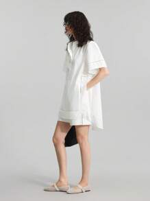 Ontre 2025新款女士纯色纽扣半开襟短袖口袋休闲衬衫，适合日常休闲、通勤、音乐节、早午餐、夏季衬衫、优雅女士衬衫、派对穿着、嘉年华、圣诞节、秋冬新年等场合。 - 白色 - 查看 4