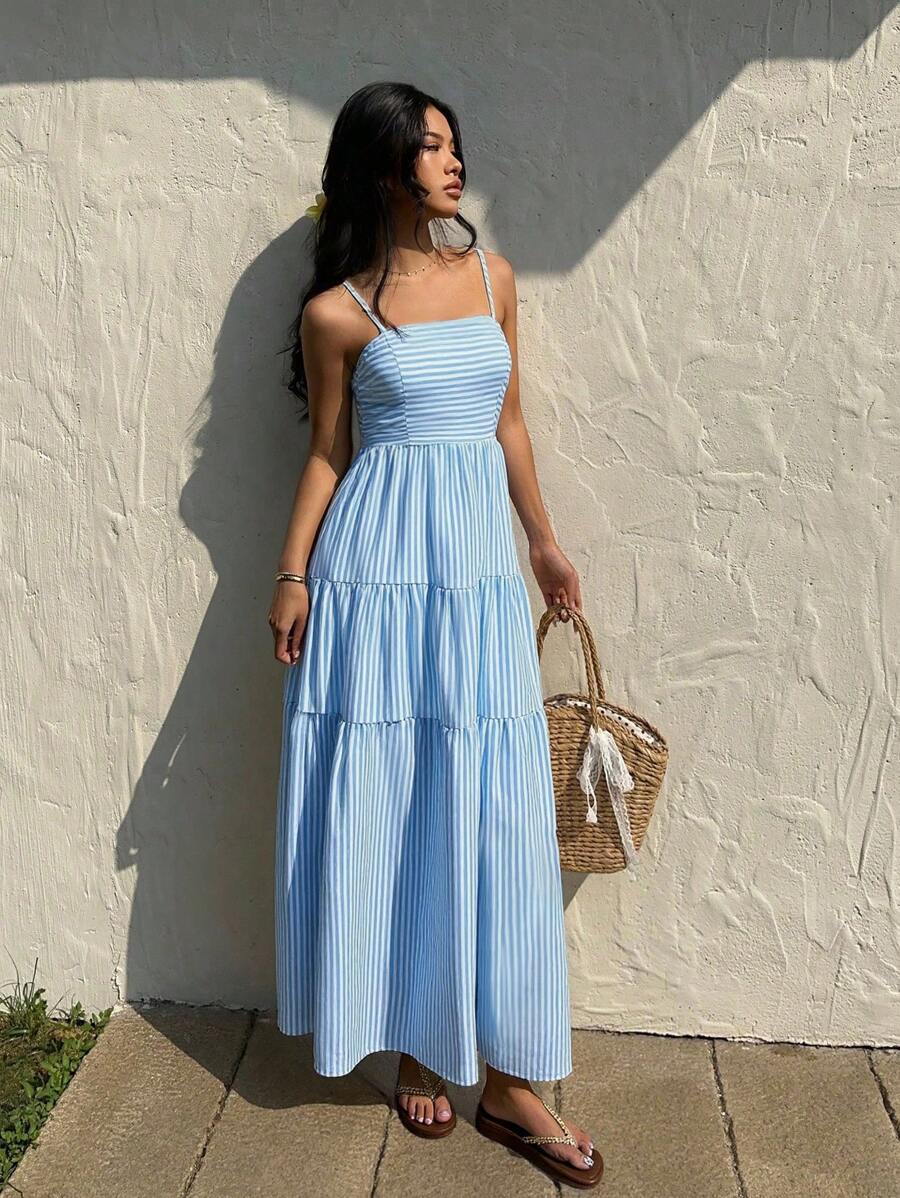 Sunnyshic Romantisches Midi-Sommerkleid für den Strandurlaub, mit blau gestreiften Rüschensäumen, taillieren Bund und Spaghettiträger