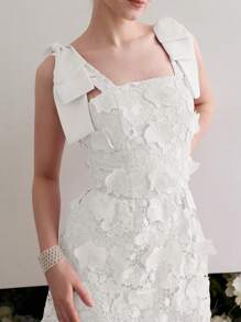 MOTF Soiréza 凸纹蕾丝蝴蝶结肩部鸡尾酒礼服 - 白色 - 查看 2