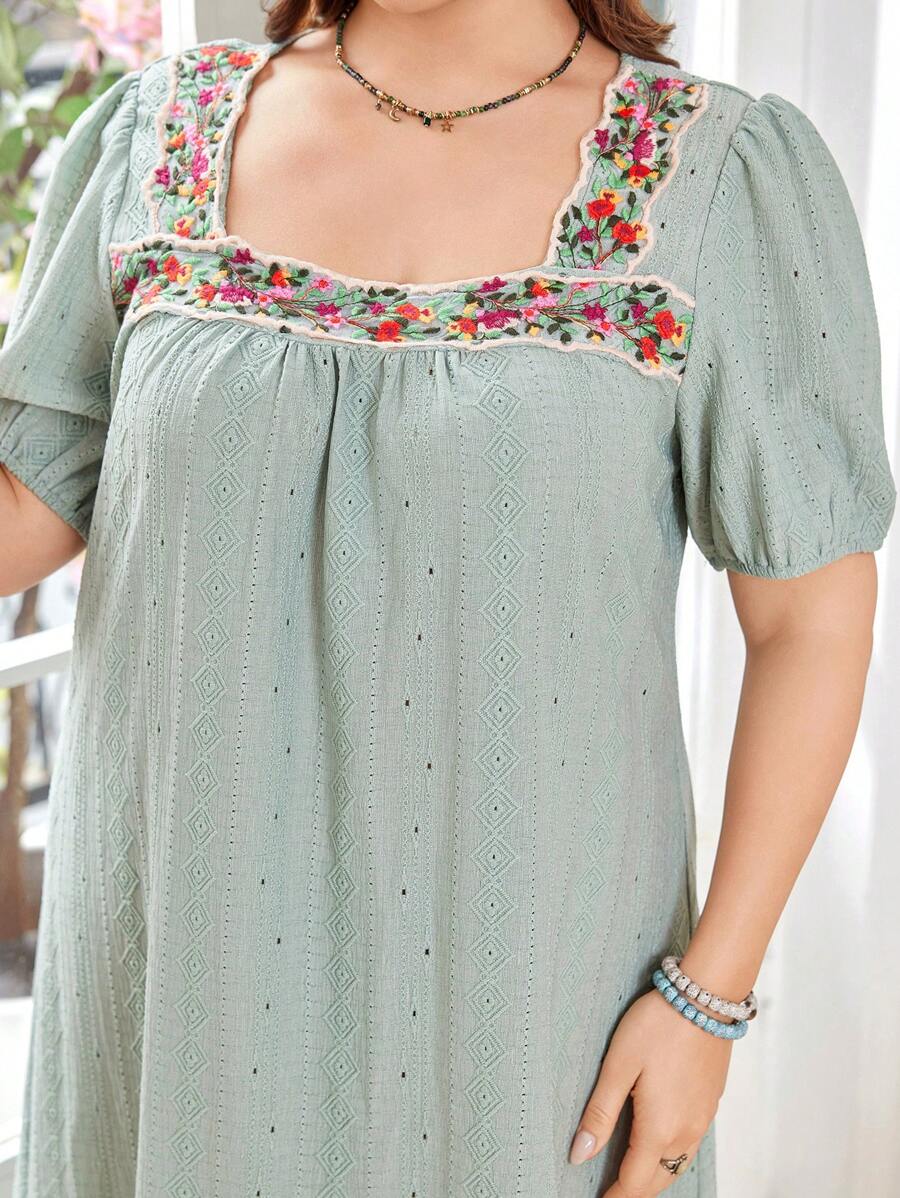 SHEIN Lacomfia 大码女式花卉刺绣泡泡袖迷你连衣裙，夏季 - 綠色 - 查看 1