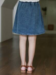 Tween 女童 2025 年春夏新品，独特交叉装饰优雅荷叶边下摆 A 字裙，时尚百搭又甜美，适合日常活动、外出和社交聚会 - 中等水洗藍 - 查看 2