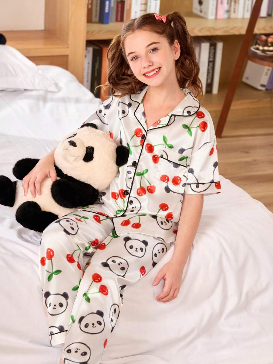SHEIN 卡通熊猫与樱桃印花仿丝翻领短袖长裤女童睡衣套装 - 白色 - 查看 1