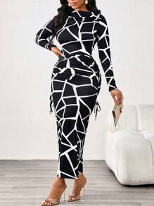 SHEIN Lady فستان نسائي أنيق وفاخر بنمط نمر وياقة قارب، أكمام طويلة وقصة ضيقة