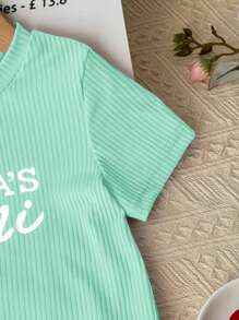 Conjunto informal de verano de 2 piezas: camiseta de manga corta con estampado de letras y pantalones cortos para niña