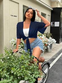 GalTyme Áo nữ tay ngắn màu xanh hải quân xuyên thấu cỡ lớn, thiết kế thắt nút. - Màu xanh hải quân - Xem 6