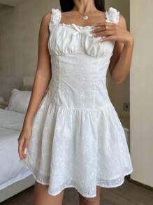 SHEIN 少女休闲白色刺绣纹理面料蝴蝶结下摆A字迷你吊带连衣裙 - 白色 - 查看 6