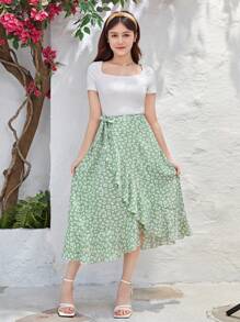 SHEIN Teen Girls' Ribbed Square Neck T-Shirt & Floral Bowknot Accented Ruffled Skirt 2pcs Set