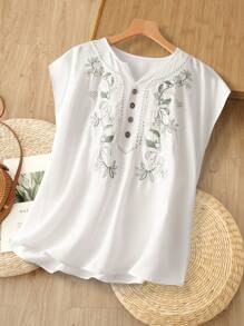 Rusticease 大码女式夏季休闲度假乡村纯色花卉刺绣纽扣装饰白色短袖衬衫，早春假期、度假、节日、春季、外出，2026新款，简约时尚，适合日常穿着，夏季大码上衣，白色波西米亚风上衣 - 白色 - 查看 6