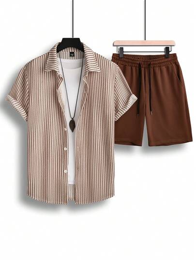 Manfinity Homme Conjunto casual de 2 piezas para hombre con camisa de manga corta a rayas y pantalones cortos de una sola de botones