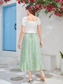 SHEIN Teen Girls' Ribbed Square Neck T-Shirt & Floral Bowknot Accented Ruffled Skirt 2pcs Set