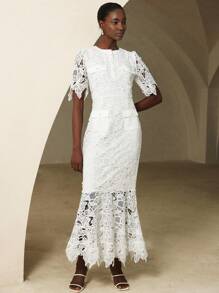 Aveloria Rosie Elegant Lace Hollow-Out Mermaid Dress, Graceful Elegant, Round Neck, Half Sleeve Design