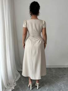 SHEIN Unity 大码女式法式优雅通勤休闲假日下午茶纯色方领收腰修身泡泡袖中长连衣裙，春夏 - 杏色 - 查看 2