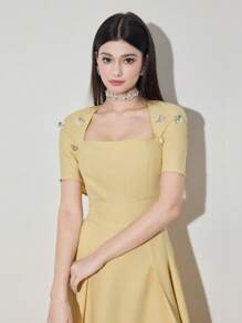 Modelyn 方领收腰手工 3D 花卉 A 字优雅连衣裙，适合派对、聚会和约会 - 黃色 - 查看 3