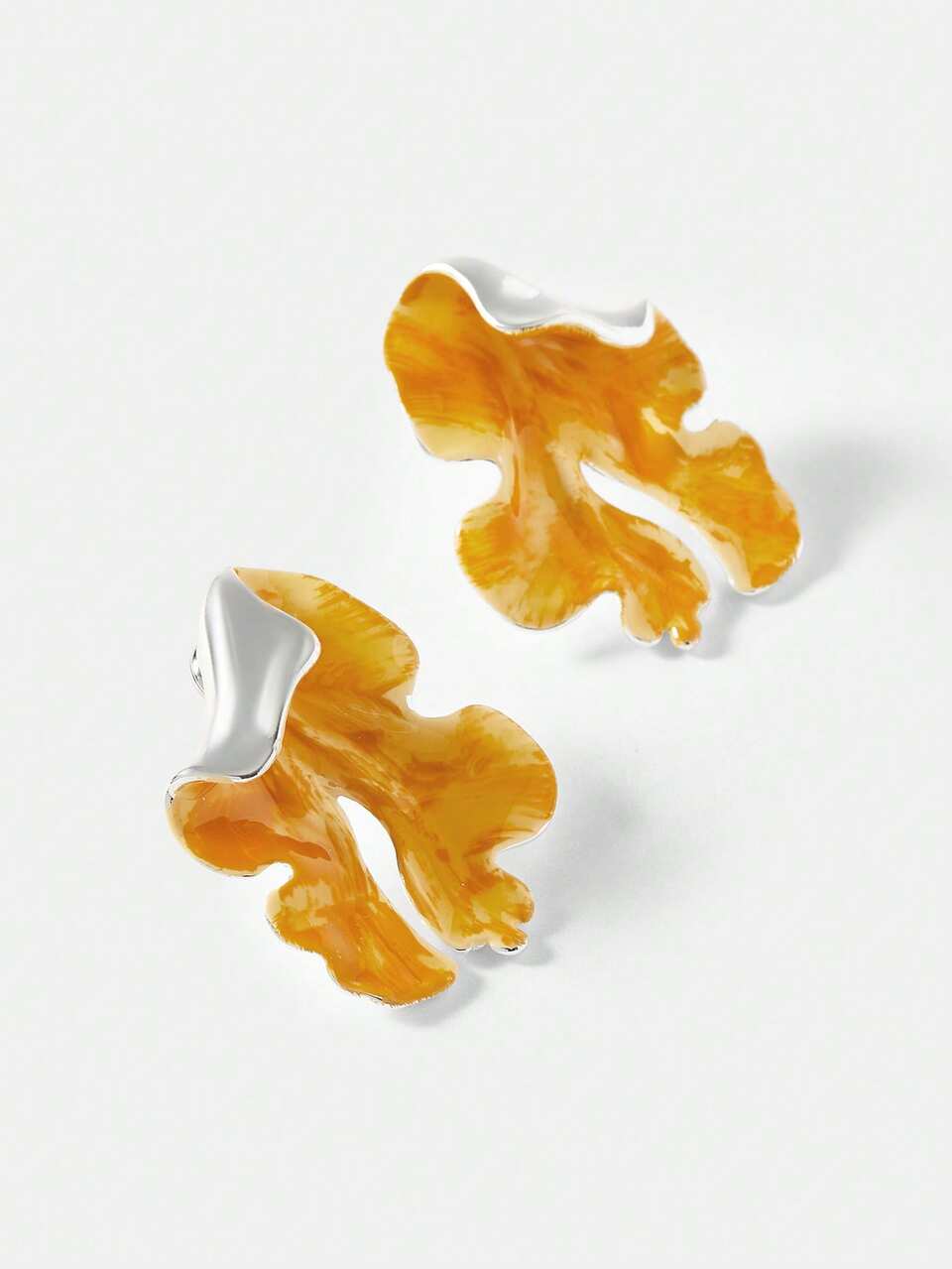 FLOWER SHAPED ENAMEL STUD EARRINGS