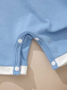 SHEIN Sommer Retro Gentleman Stil Lässig Baby Jungen Jumpsuit, Kontrast Polokragen Halber Knopf Strick Stoff Kurzes Bein Romper - Blau - Übersicht 6