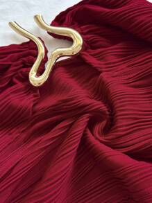 Soleia 女士度假风无肩带针织纹理上衣，酒红色，镂空心形金属扣饰，修身显瘦，适合派对、约会、下午茶、海滩、音乐节、嘉年华等场合。红色无肩带上衣，夏季度假必备。 - 酒紅色 - 查看 4