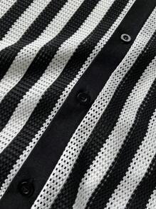 Manfinity Hypemode Conjunto casual de camisa de manga corta a rayas y pantalones cortos de un solo abotonado para hombre en verano