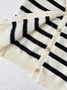 SHEIN 青少年女孩休闲简约舒适V领无袖条纹毛衣，带金属扣细节