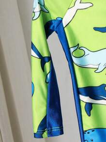 SHEIN Set de 2 piezas, camiseta rash guard de manga larga y gorra con gráficos de dibujos animados lindos y bloques de color para niños pequeños, adecuado para playa, piscina, primavera/verano - Multicolor - Ver 5