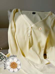 Attitoon Bộ 2 món áo dài tay thêu hoa cúc tươi mát cho kỳ nghỉ hè dành cho nữ và quần short, thích hợp cho ngày trở lại trường, kỳ nghỉ xuân, chuyến đi của các bé gái - Màu vàng - Xem 3