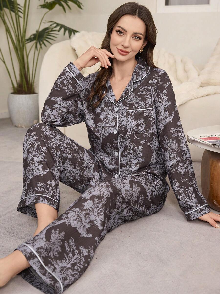 LuxeNights Bộ đồ ngủ tay dài cổ bẻ in họa tiết toàn thân, trang phục thu đông - Nhiều màu - Xem 1