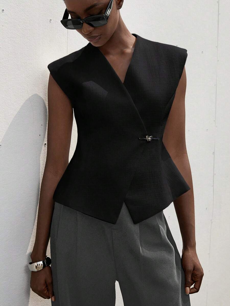 Aveloria Modichic High-End Minimalist Design Structuralism V-Neck Silhouette Solid Color Metal Butterfly Single-Breasted Decorative Waisted Fitted Women Vest Top