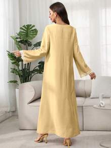 SHEIN Najma Vestido estilo árabe con cuello redondo, bordado de flor, hoja y adorno floral, con pañuelo para la cabeza