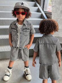 Conjunto de 2 piezas para niño pequeño de camisa negra casual y cómoda, y pantalones cortos de mezclilla de corte holgado, look urbano y cool, conjunto básico y versátil para usar en interior/exterior, ropa de ocio para niños en primavera y verano