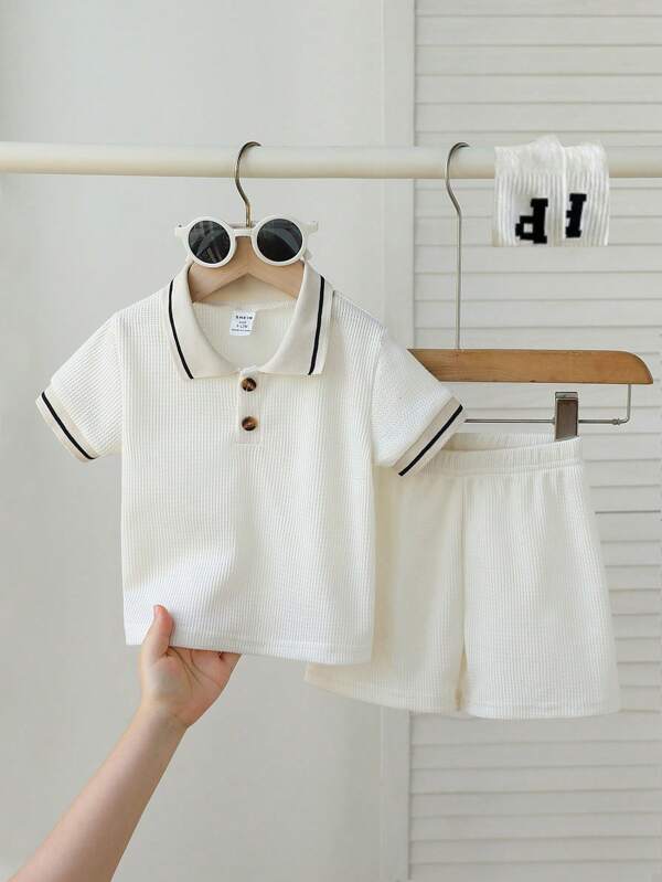 Souflis Souflis Baby Jungen lässiges und simples Waffel Kurzarm-Oberteil und Shorts Set. Die mintgrüne Farbe ist stilvoll und ein Muss für die Mode. Es ist ein Basic und vielseitiger Artikel für den Sommer. Er kann als modisches und lässiges Loungewear, Sportswear oder für Gelegenheiten wie Urlaube, Ausflüge und andere legere Anlässe getragen werden.