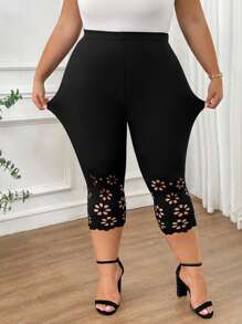 SHEIN CURVE+ 大码女士黑色七分休闲打底裤，简约时尚，适合夏季、度假、日常休闲穿着，也适合夏季/乡村/海滩度假。 - 黑色 - 查看 1