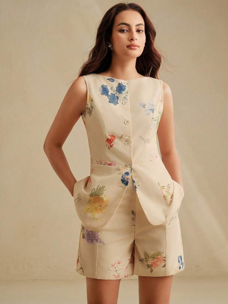 Women's Elegant Floral Print Woven Fabric Shorts Stylish Zipper Detail And Short Length Design