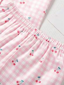 Conjunto de blusa de manga corta con cuello de solapa y estampado a cuadros y cereza, y pantalones cortos, ropa de descanso resistente al fuego imitación para adolescentes
