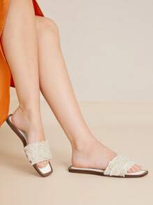 MOTF PREMIUM 仿珍珠细节PU皮革平底凉鞋