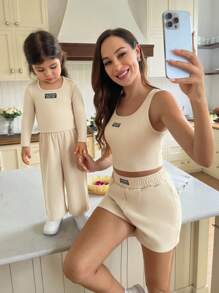 SHEIN 女婴贴花圆领长袖T恤和松紧腰裤套装 - 卡其色 - 查看 3