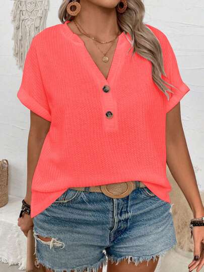 SHEIN Camiseta de mujer de manga corta con cuello en V, botones en los hombros y talla grande, color azul verdoso sal marina de nueva llegada 2025