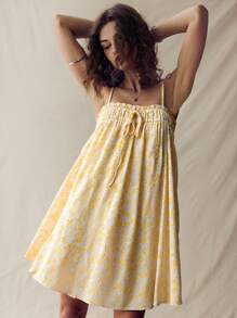 SHEIN LUNE 伊比沙岛服装女士夏季连衣裙西部风女士奶油黄色连衣裙女士休闲宽松碎花抽绳迷你吊带裙适合日常穿着 - 黃色 - 查看 3