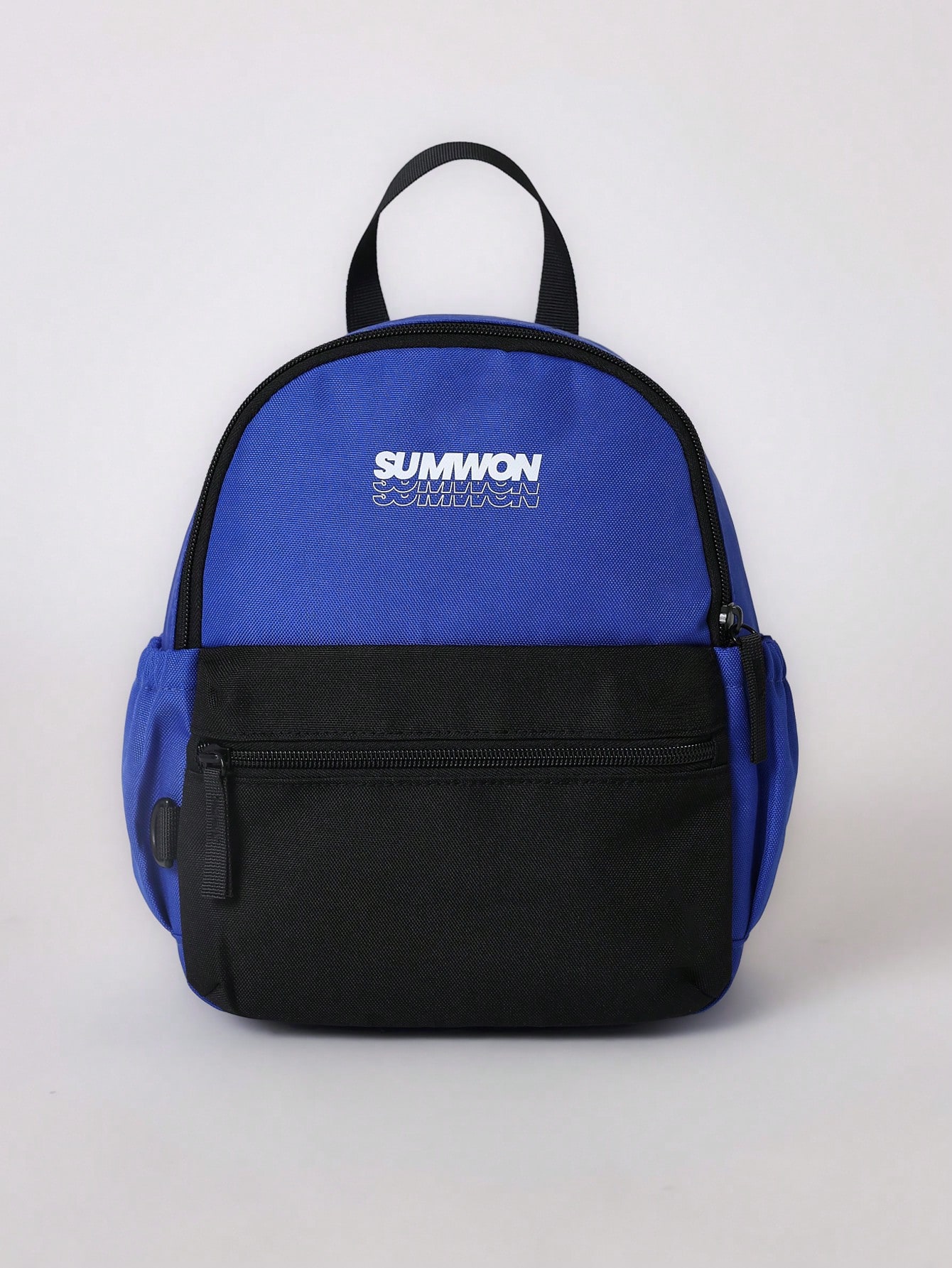 Mochila infantil compacta e leve com bolso frontal com zíper