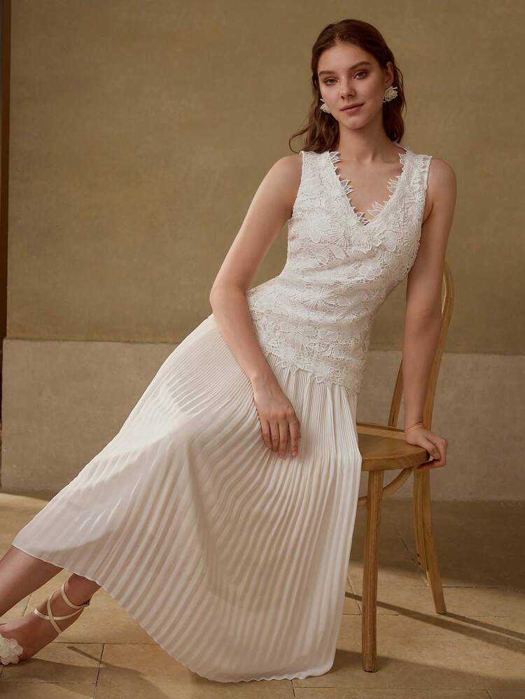 VESTIDO PLISADO DE ENCAJE GUIPUR