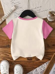 SpongeBob SquarePants | SHEIN T-shirt à manches courtes à col rond avec graphique de lettres et de dessins animés blocs de couleurs pour jeune fille