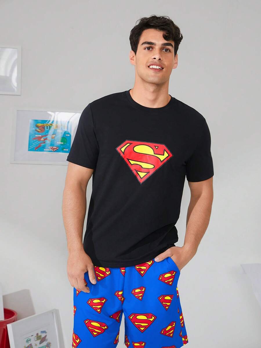 SUPERMAN X SHEIN Men Badge Graphic Short Sleeve Top And Shorts Loungewear Set
