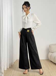 Modelyn Women's Solid Color Metal Buckle Decor Loose Pleated Casual Trousers,Women's Fashion Casual Summer Birthday Women's Clothing Prom Dress Wedding Guest Dress Curve Summer Skirt Concert Clothing Wedding Clothing, Soft Fabric Women's Trousers, Black V-Shaped Waistband Metal Accessories Decoration Matching Fashion And Elegance, Back Zipper Design, Waist Straight Women's Trousers