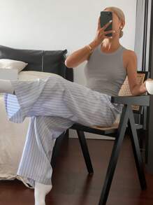 DAZY Conjunto de pijama para mujer con top tipo camiseta de unicolor simple y pantalón holgado a rayas