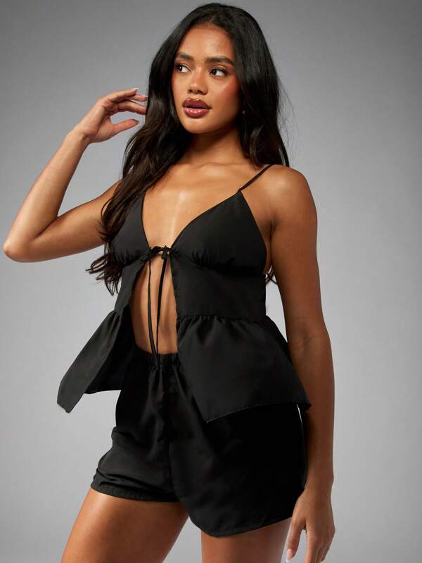 MISSGUIDED Conjunto de pijama luxuoso de cetim com amarração frontal, detalhes de babados e alças ajustáveis, coleção de roupas de dormir de verão, roupa de dormir