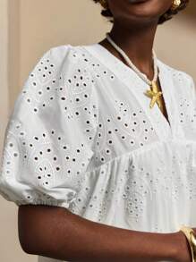 Bóhologie Vestido mini de mujer con cuello en V, para vacaciones, de tejido quemado con bordado, volantes escalonados en el bajo y mangas abullonadas